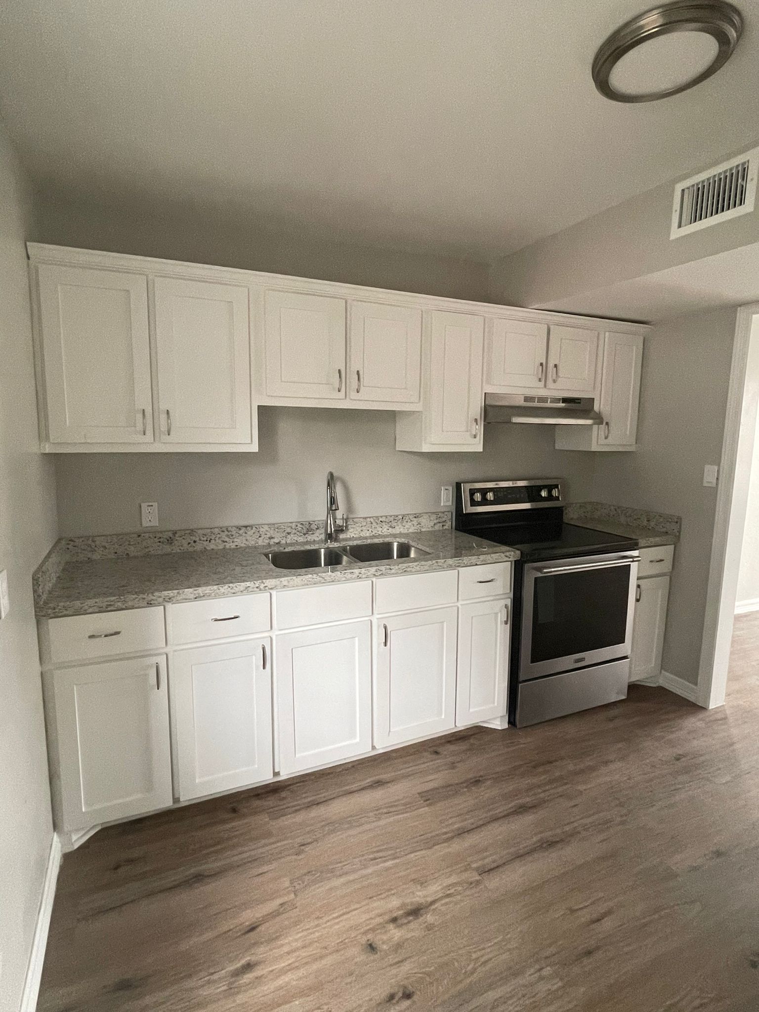 913 Athol Street - 0